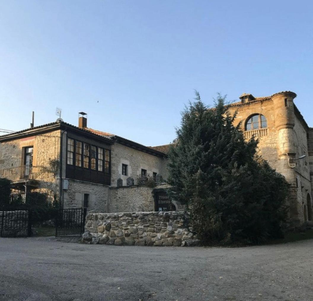 El Ribero Palacio De Los Alvarado En Las Merindades מראה חיצוני תמונה